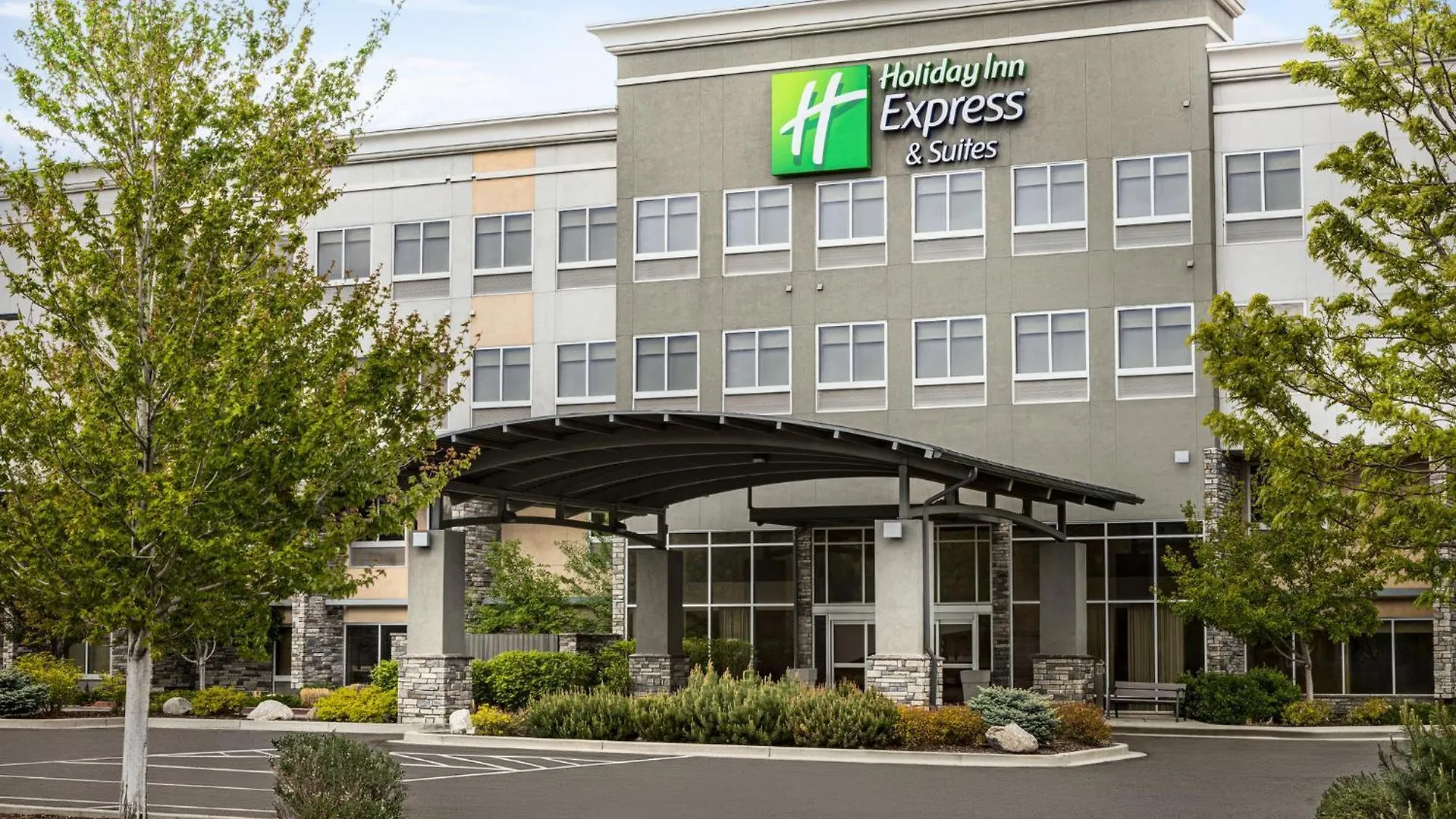 2 High-Facility Hotels Near Colorado College Worth Booking